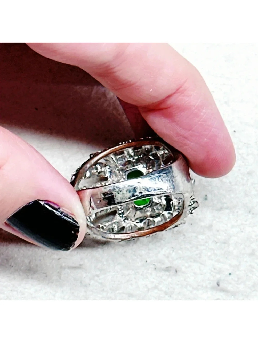 3021u. Green Cocktail Ring 12.75 Damaged